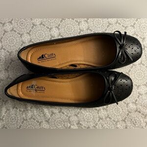 CLIFFS BY WHITE MOUNTAIN Women's Amore Ballet Flat Black Laser Cut Bow EUC